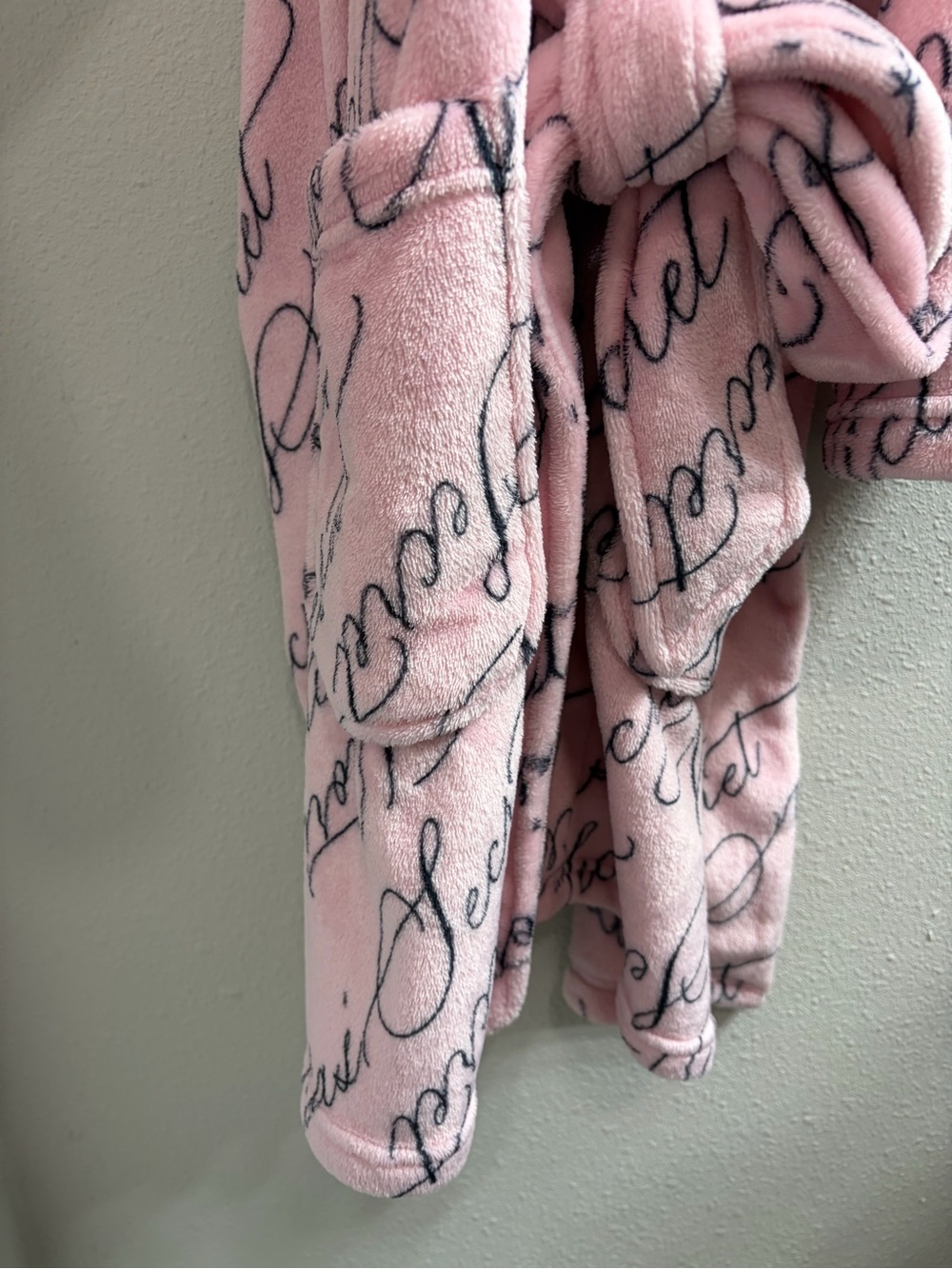 Plush Script-Print Hooded Robe - Pink - Picture 2 of 4